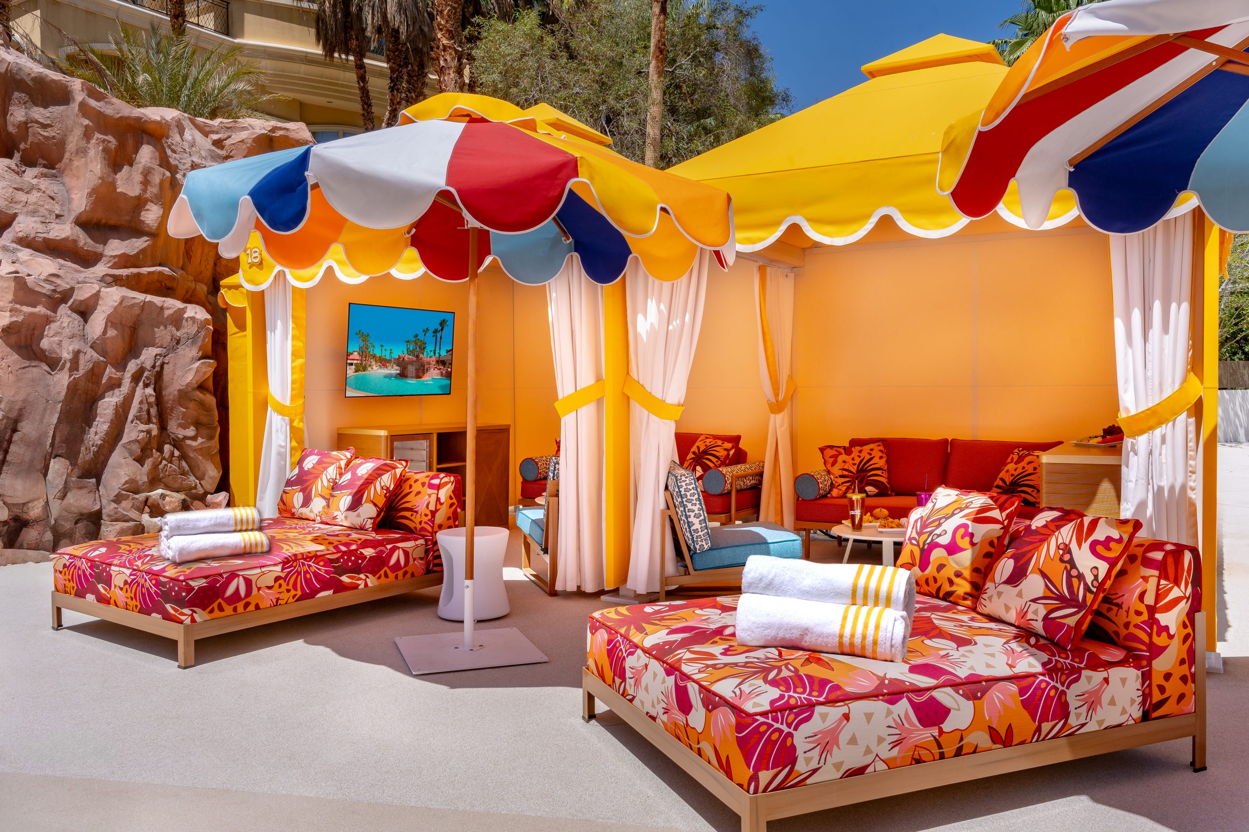 Lagoon Pool Cabanas - Rio Las Vegas